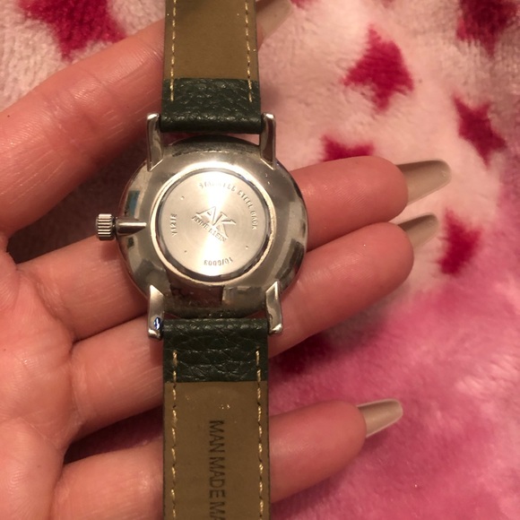 This is a beautiful Anne Klein watch - Picture 3 of 3